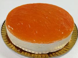 Tarta con cobertura de crema de naranja